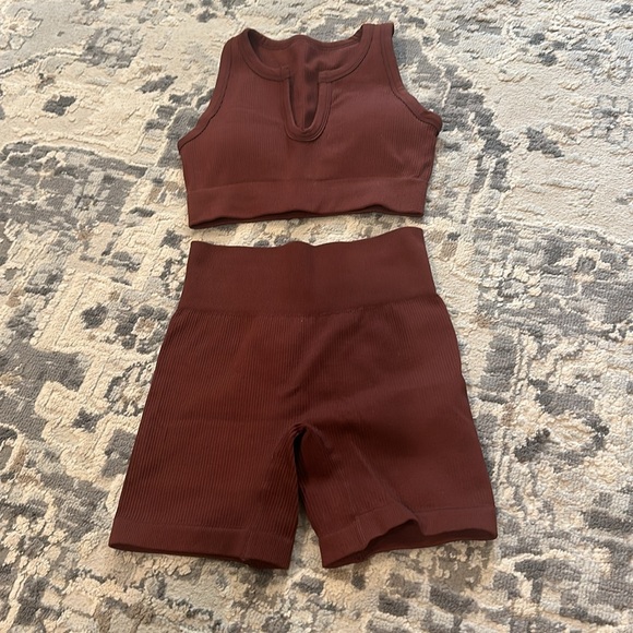 Seamless Ribbed Workout Set 2 Piece Biker Shorts V Neck Sports Bra - Picture 5 of 10